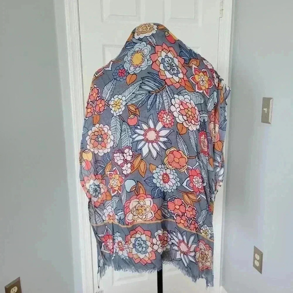 NWT Vera Bradley Floral Design Scarf - Picture 4 of 4